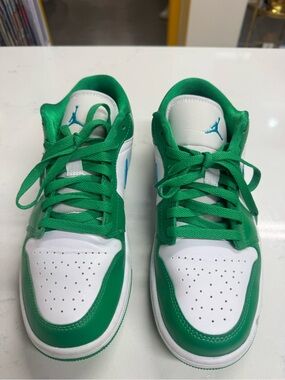 Nike Green and White Low-Top Sneakers